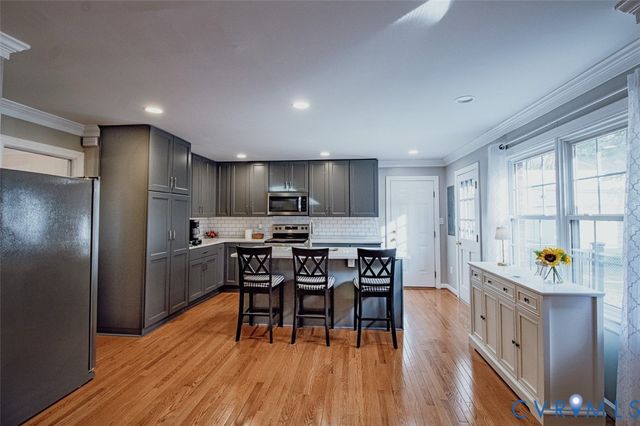 209 Robbinwood Ln, Sandston, VA 23150