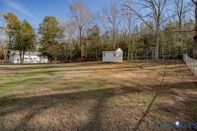 209 Robbinwood Ln, Sandston, VA 23150