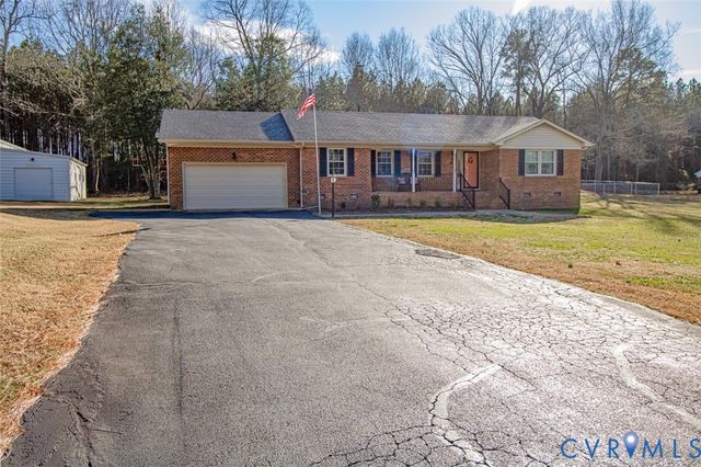 209 Robbinwood Ln, Sandston, VA 23150