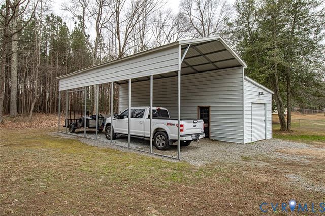 209 Robbinwood Ln, Sandston, VA 23150