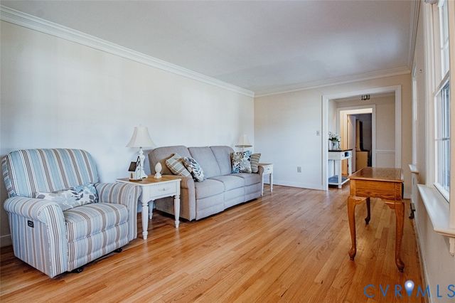 209 Robbinwood Ln, Sandston, VA 23150