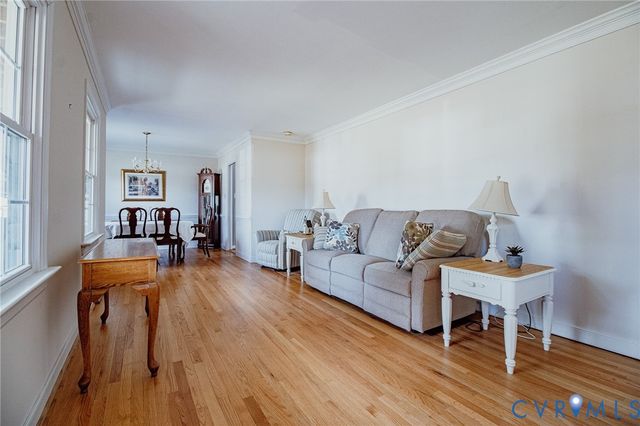 209 Robbinwood Ln, Sandston, VA 23150