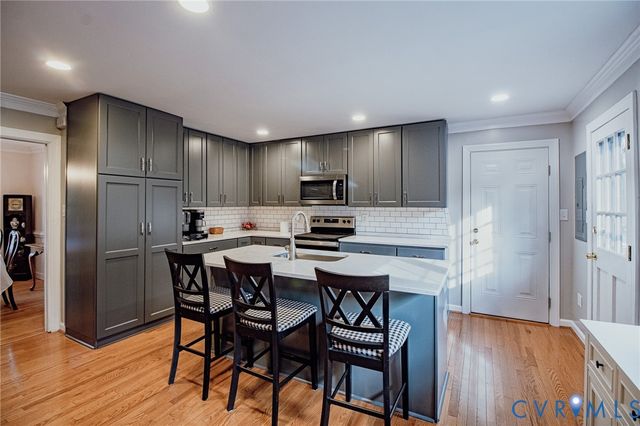 209 Robbinwood Ln, Sandston, VA 23150