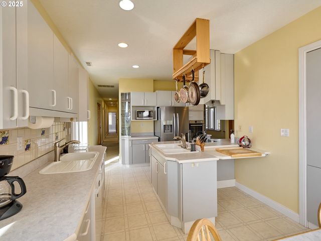 17489 HWY 22 HWY DALLAS OR, Dallas, OR 97338