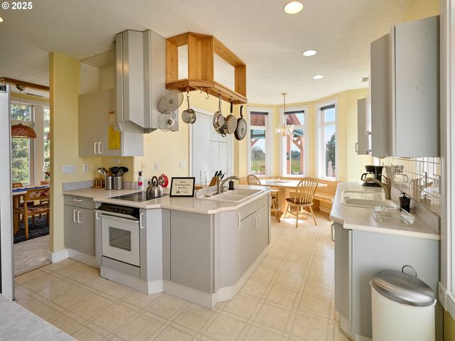 17489 HWY 22 HWY DALLAS OR, Dallas, OR 97338