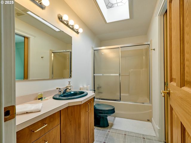 17489 HWY 22 HWY DALLAS OR, Dallas, OR 97338