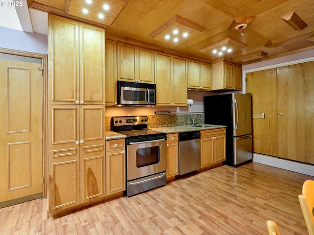 17489 HWY 22 HWY DALLAS OR, Dallas, OR 97338