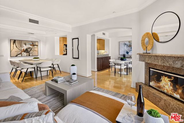 11847 Gorham Avenue 112, Los Angeles, CA 90049
