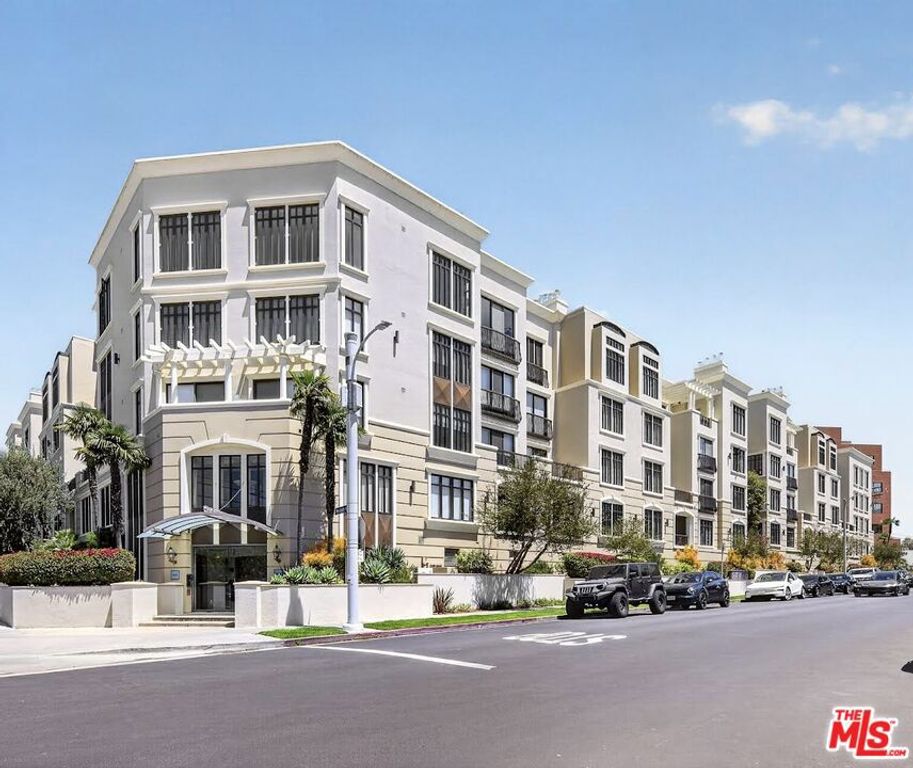 11847 Gorham Avenue 112, Los Angeles, CA 90049