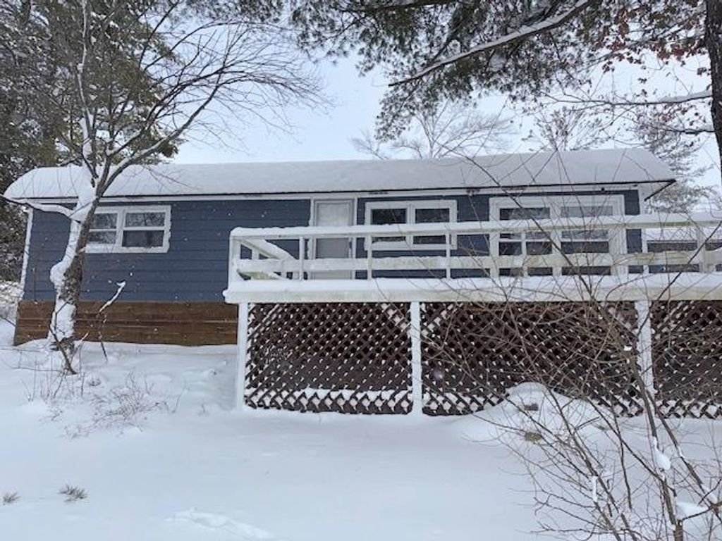 5921 N Bayshore Drive, Irons, MI 49644