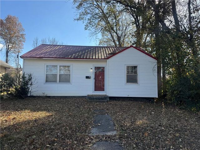 105 W Billings Street, Pittsburg, KS 66762
