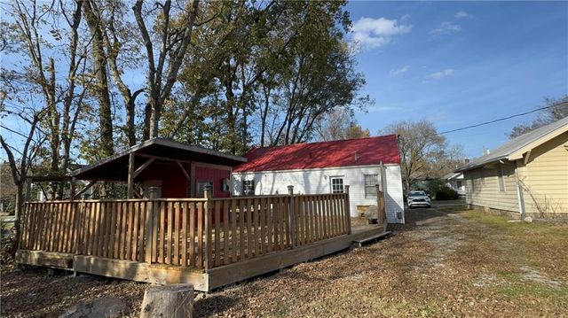 105 W Billings Street, Pittsburg, KS 66762