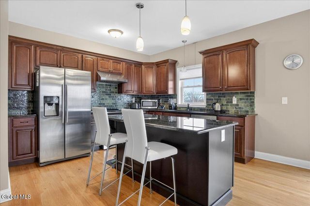 76 Waverly Circle, Colonie, NY 12189