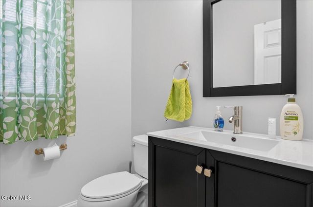 76 Waverly Circle, Colonie, NY 12189