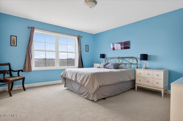 76 Waverly Circle, Colonie, NY 12189