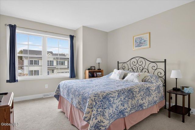 76 Waverly Circle, Colonie, NY 12189