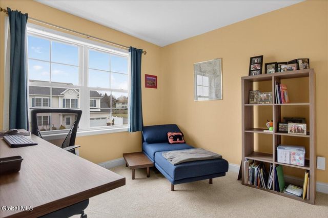 76 Waverly Circle, Colonie, NY 12189