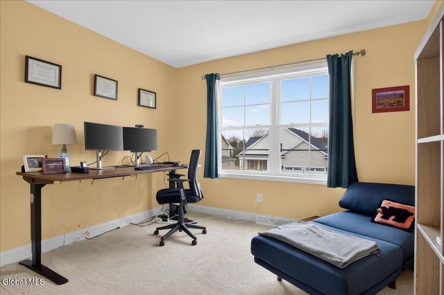 76 Waverly Circle, Colonie, NY 12189