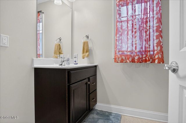 76 Waverly Circle, Colonie, NY 12189