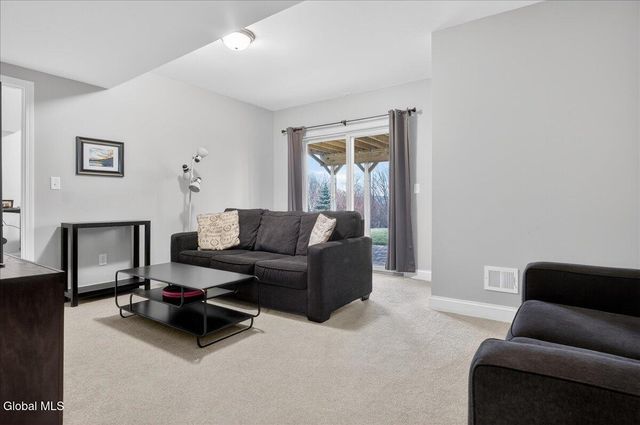 76 Waverly Circle, Colonie, NY 12189