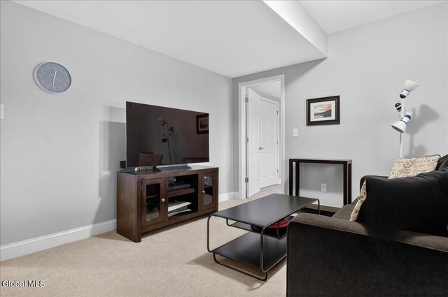 76 Waverly Circle, Colonie, NY 12189