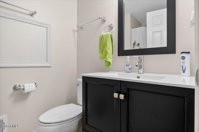 76 Waverly Circle, Colonie, NY 12189