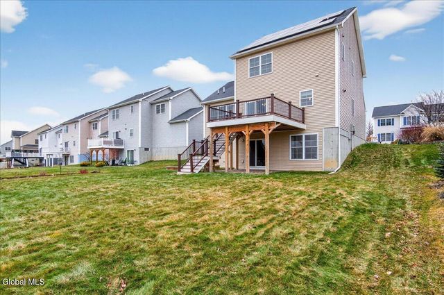 76 Waverly Circle, Colonie, NY 12189