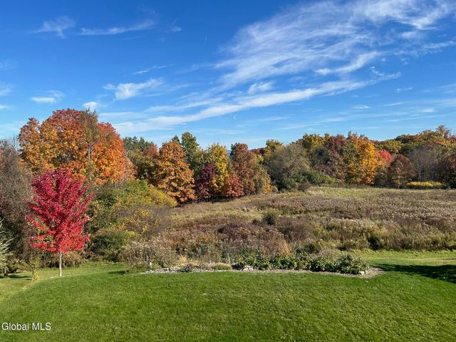 76 Waverly Circle, Colonie, NY 12189