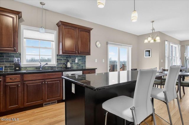 76 Waverly Circle, Colonie, NY 12189