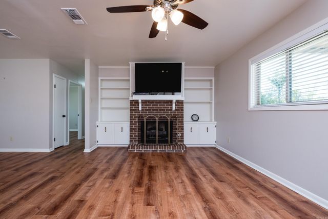 28 Walnut Valley Drive, Little Rock, AR 72211