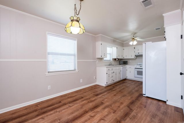 28 Walnut Valley Drive, Little Rock, AR 72211