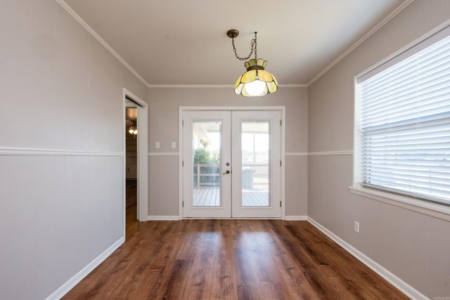 28 Walnut Valley Drive, Little Rock, AR 72211