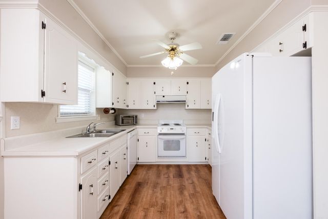 28 Walnut Valley Drive, Little Rock, AR 72211