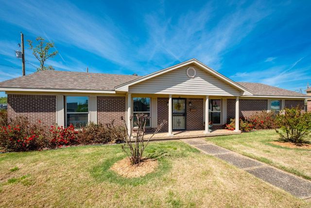 28 Walnut Valley Drive, Little Rock, AR 72211