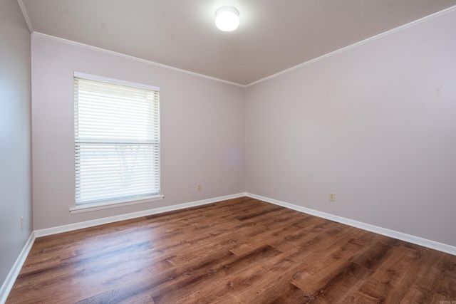 28 Walnut Valley Drive, Little Rock, AR 72211