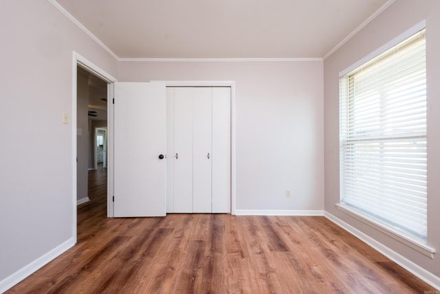 28 Walnut Valley Drive, Little Rock, AR 72211