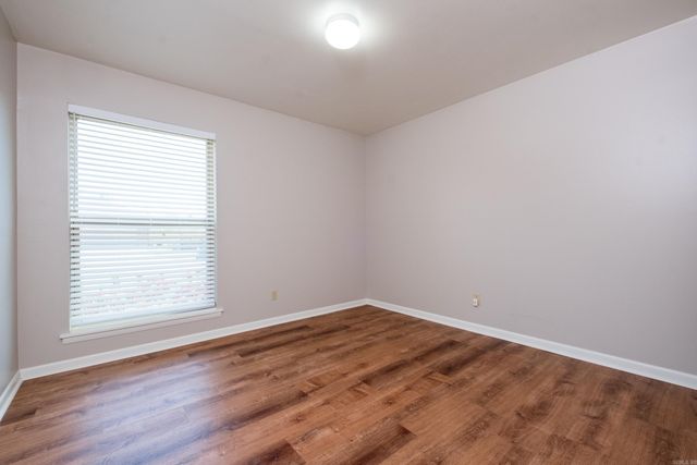 28 Walnut Valley Drive, Little Rock, AR 72211