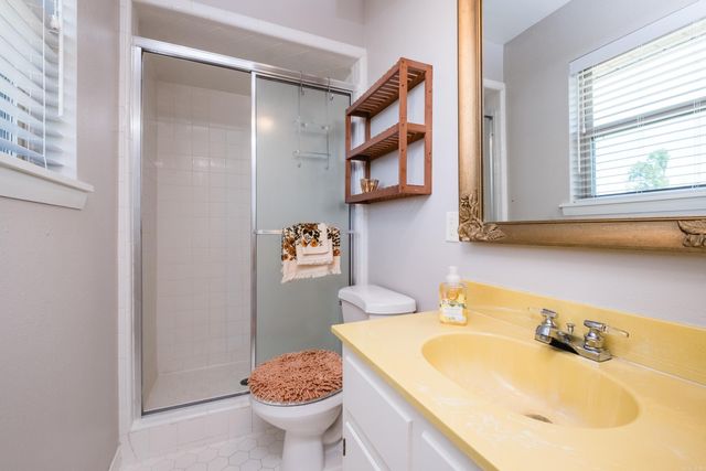 28 Walnut Valley Drive, Little Rock, AR 72211