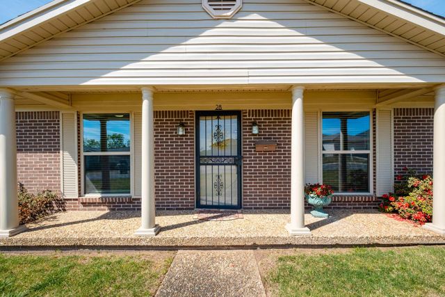 28 Walnut Valley Drive, Little Rock, AR 72211