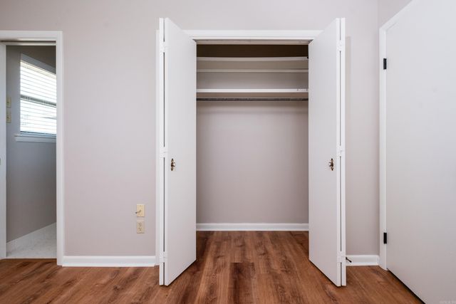 28 Walnut Valley Drive, Little Rock, AR 72211