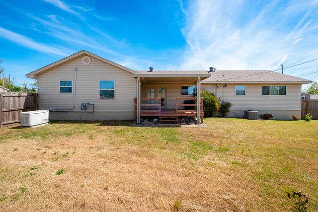 28 Walnut Valley Drive, Little Rock, AR 72211