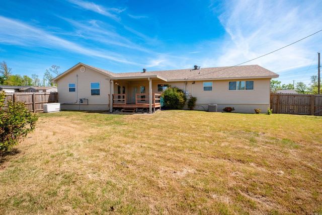 28 Walnut Valley Drive, Little Rock, AR 72211