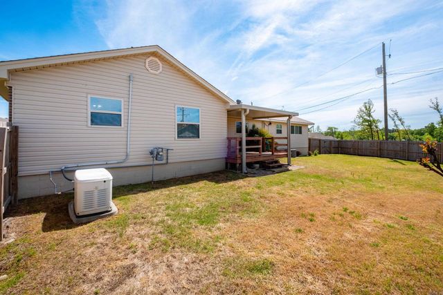 28 Walnut Valley Drive, Little Rock, AR 72211