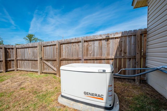 28 Walnut Valley Drive, Little Rock, AR 72211