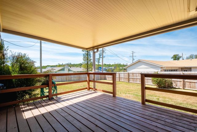 28 Walnut Valley Drive, Little Rock, AR 72211