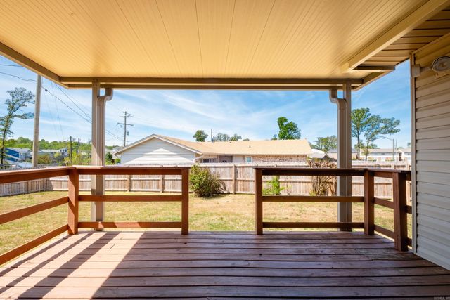 28 Walnut Valley Drive, Little Rock, AR 72211