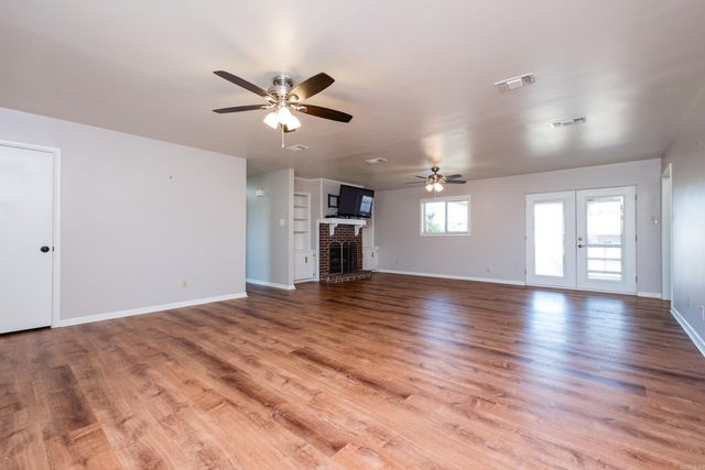 28 Walnut Valley Drive, Little Rock, AR 72211