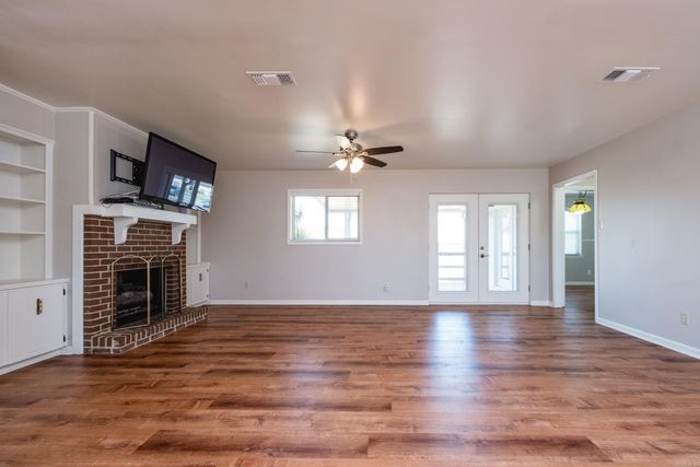 28 Walnut Valley Drive, Little Rock, AR 72211