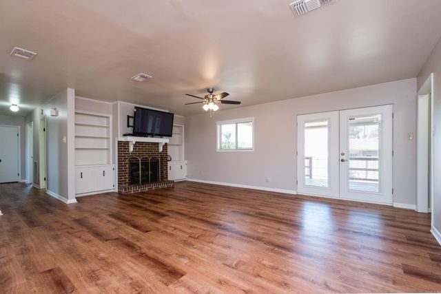 28 Walnut Valley Drive, Little Rock, AR 72211