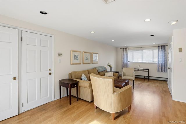 15 5th Place, Syosset, NY 11791